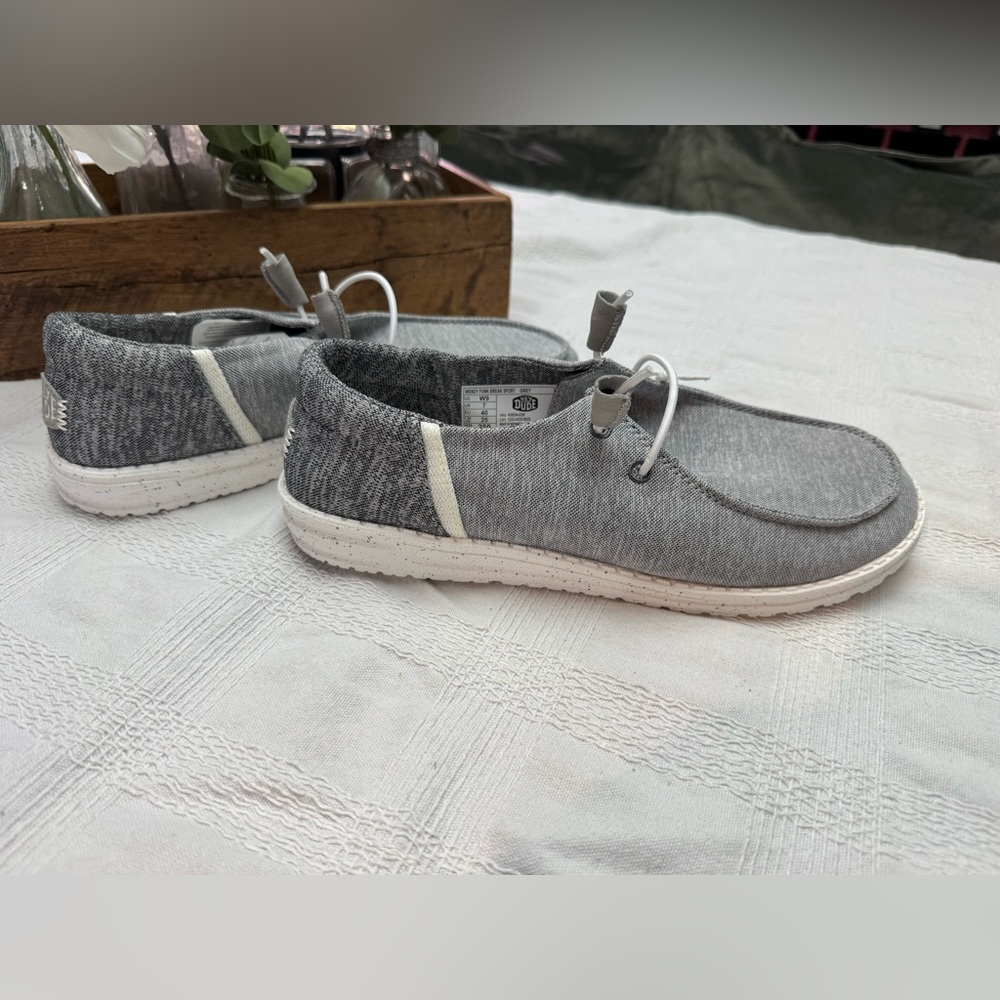 Women’s brand new w/o tags Wendy Funk Hey Dudes. Size 9